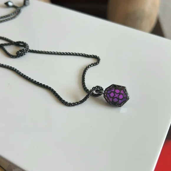 Kendra Scott Gunmetal and Dichroic Glass Stone Adjustable Necklace. - Picture 3 of 7